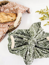 Load image into Gallery viewer, KORISSA Bread Warmer & Basket Gift Set with Tea Towel - Flower