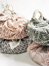 Load image into Gallery viewer, KORISSA Bread Warmer & Basket Gift Set with Tea Towel - Vintage Flower