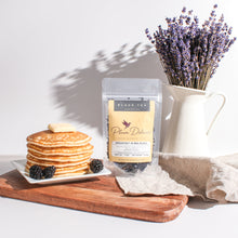 Load image into Gallery viewer, Plum Deluxe Tea Breakfast in Bed Black Tea (Blackberry - Hazelnut)