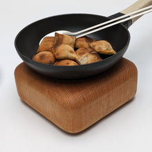 Load image into Gallery viewer, Formr Pillow trivet