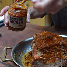 Load image into Gallery viewer, Organic sauce on roast