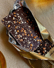 Load image into Gallery viewer, Antidote Chocolate QUEEN Q: QUINOA CRUNCH - 12 Bars