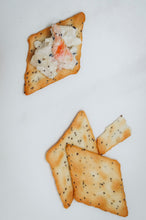 Load image into Gallery viewer, Everything Bagel Spice Herring & Lox