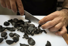 Load image into Gallery viewer, Black+garlic+cloves (1)