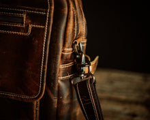 Load image into Gallery viewer, Vintage Gentlemen The “Clark” Pilot Bag