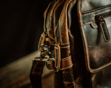 Load image into Gallery viewer, Vintage Gentlemen The “Clark” Pilot Bag
