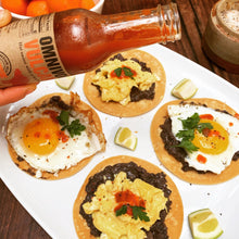 Load image into Gallery viewer, Hot sauce with tacos