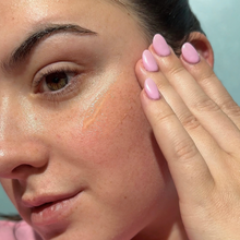 Load image into Gallery viewer, Daily Invisible Gel SPF 40 Sunscreen

