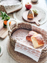 Load image into Gallery viewer, KORISSA Bread Warmer &amp; Basket Gift Set with Tea Towel - Flower
