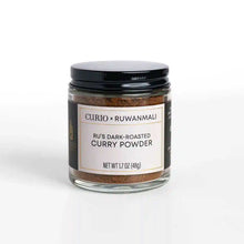 Load image into Gallery viewer, A glass jar of Ru&#39;s Dark-roasted Curry Powder, a collaboration blend with Curio Spice and Ruwan Samarakoon
